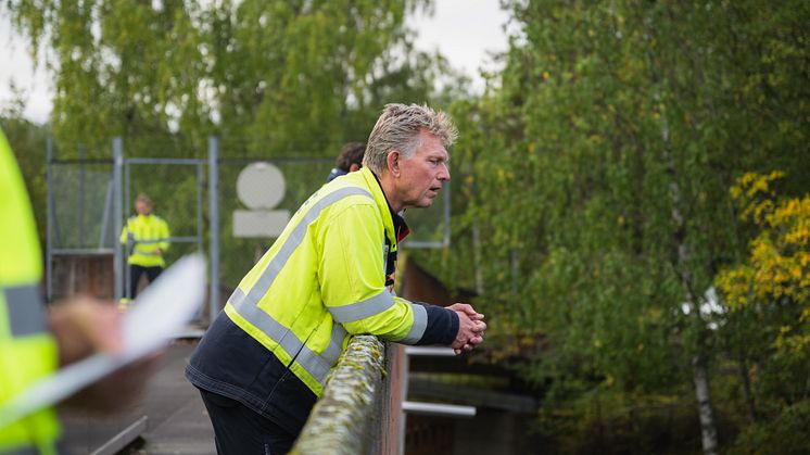 Trond Taugbøl i Hafslund Eco speider etter surrogatfisker