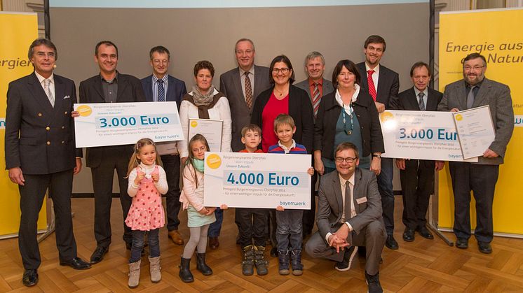 Bayernwerk und Regierung der Oberpfalz würdigen gesellschaftliche Impulse für die Energiezukunft 
