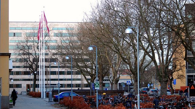 Tio år extra för att få ett ”tredje sjukhus ” på plats