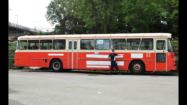 Grafikens Hus gratisbuss blir klädd