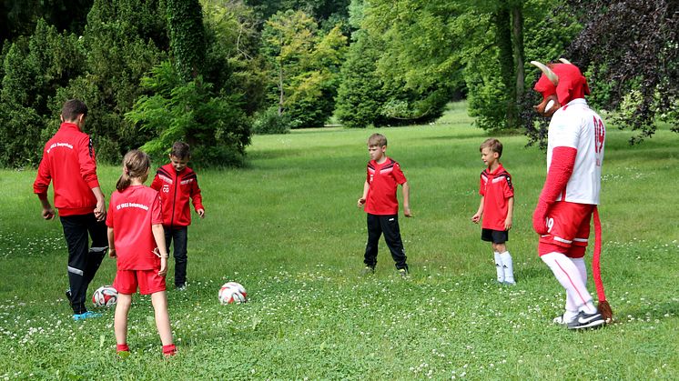 SV 1863 Belgershain übergibt Spende im Kinderhospiz