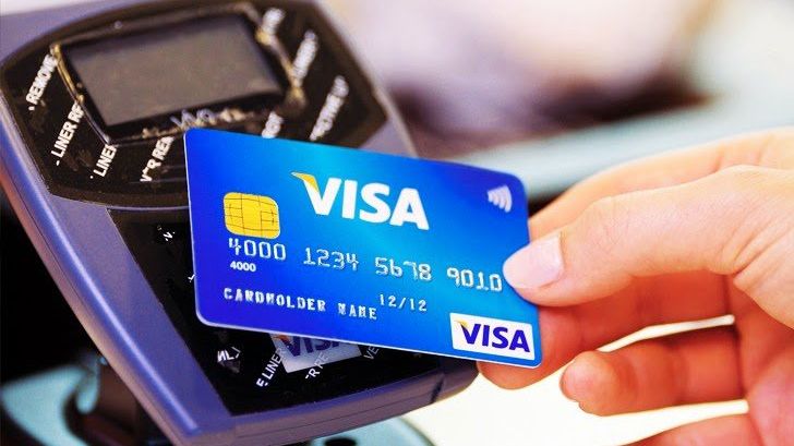 Un report di Visa ci dice chi sono i turisti più spendaccioni in Italia (e cosa comprano)