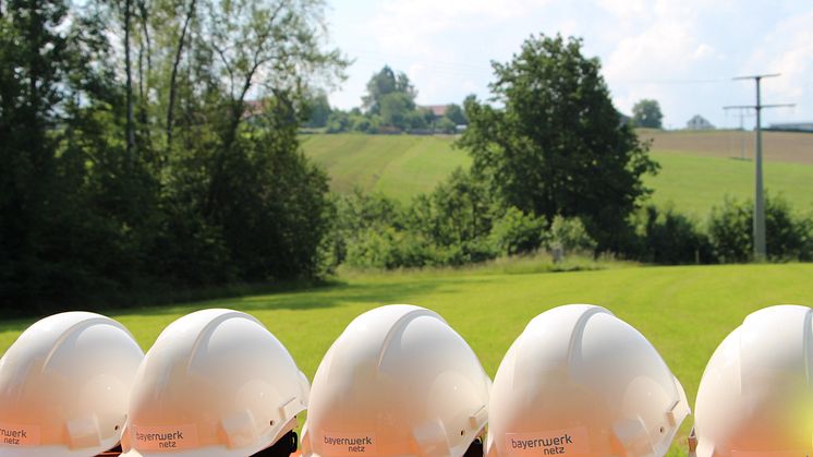 Bayernwerk-Netz-Spatenstich-Helme-Hauzenberg-Untergriesbach_07062023