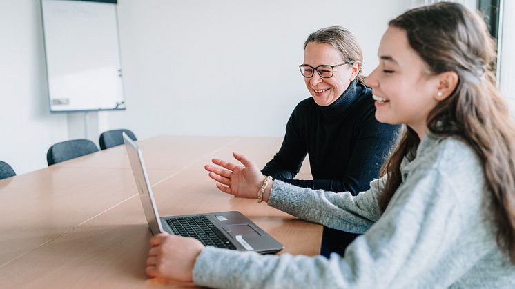 Aroundtown Foundation unterstützt JOBLINGE mit einer Spende für Coworking-Space für Flüchtlinge aus der Ukraine; Bildrechte/ Image rights: Joblinge