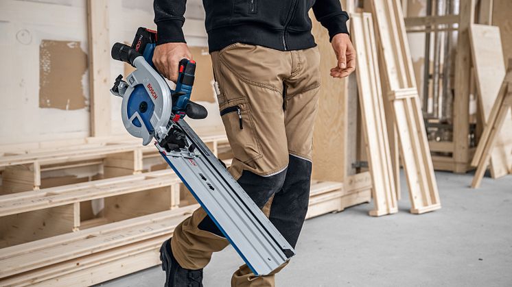 Nyhed i Bosch Professional 18V Systemet: Første Bosch kap-/geringsrundsav med føringsskinne.