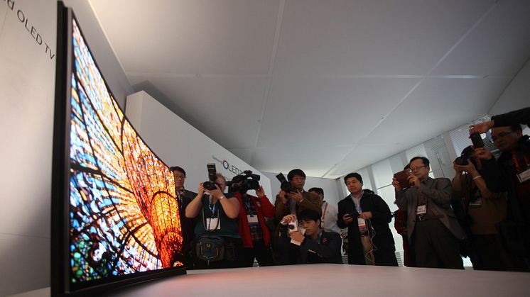 Böjd oled tv