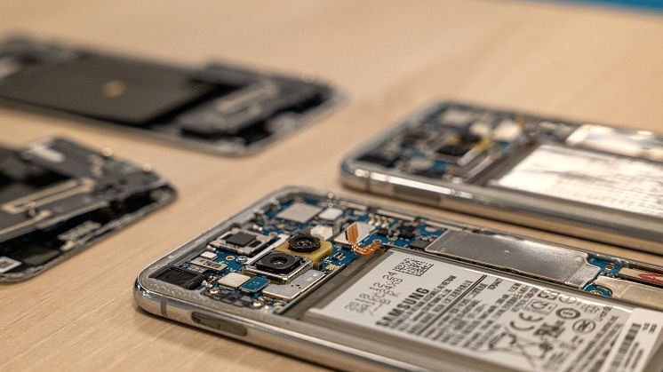Rekonditioneringsprocessen_inuti-telefoner_refurbed.jpg