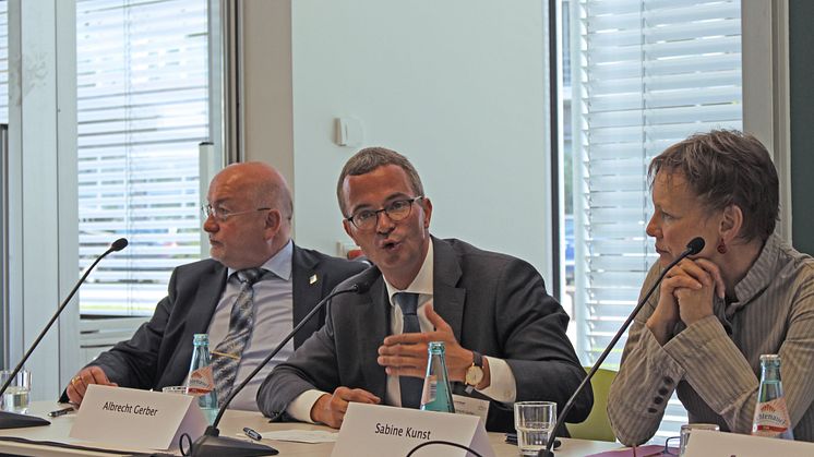 „Dual studiert – Erfolg in der Region“ – Auftaktveranstaltung zum Ausbau dualer Studienangebote im Land Brandenburg