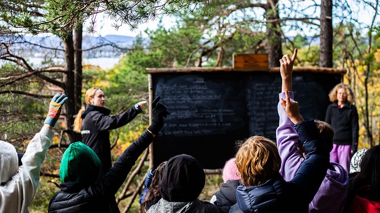 Ekebergparken i Oslo har et formidlingsopplegg for skoleklasser hvor både klimaendringer og demokratiet er temaer. De får støtte til å videreføre formidlingsprogrammet Ekebergparkens Klimakonferanse. (Foto: Kristina A. Kvåle) 