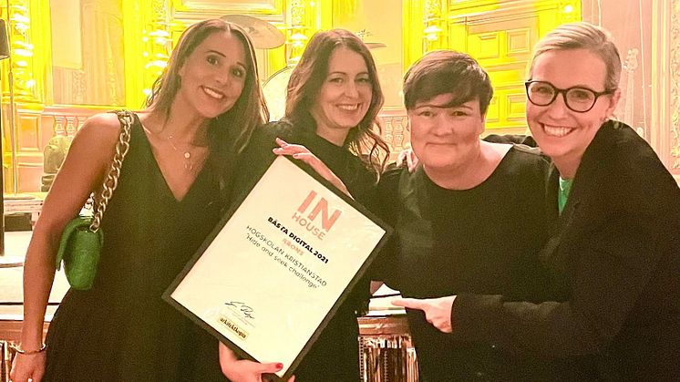 Högskolans Sara Sonesson, Jenny Hultman, Annelie Tillman och Malin Malmsten var på plats i Berns salonger och tog emot bronset i kategorin Bästa digital.
