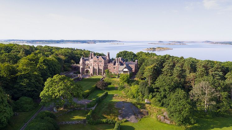 Nu repeteras det inför årets sommarteater "Hundraåringen" med Claes Malmberg på Tjolöholms slott - världspremiär 30 juni