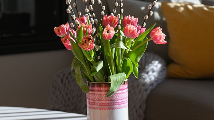 Vase og kopp fra Porsgrunds Porselænsfabrik