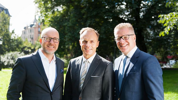 JLL växer och förvärvar finansrådgivaren AGL