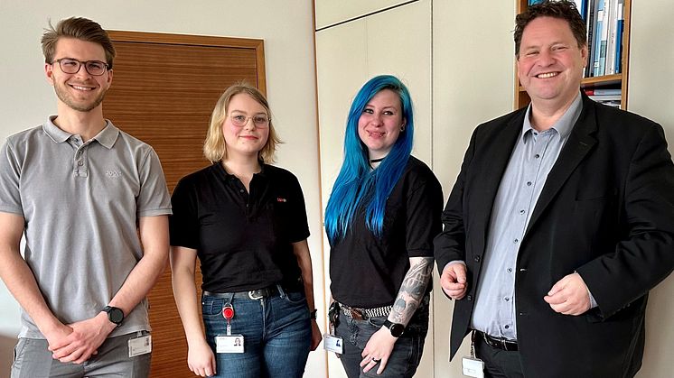 Arbeitsdirektor Harald Kraus begrüßte die drei Neuen in der Technischen Ausbildung
