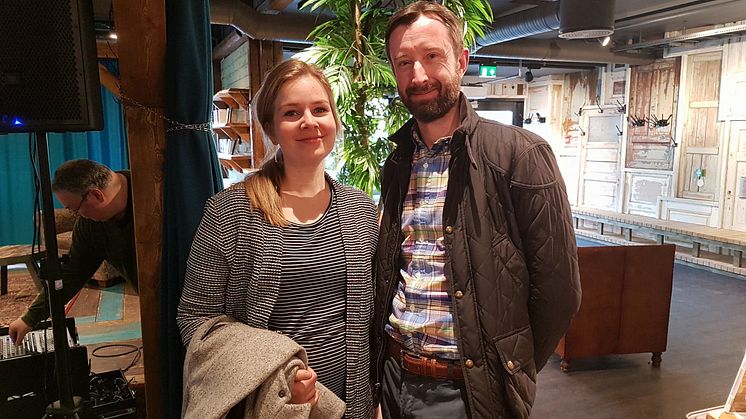 FORSKERNE: Astri Margareta Dalseide og Bengt Andersen har utarbeidet en stedsanalyse for Vestli som ble presentert for befolkningen på Stovner bibliotek. 