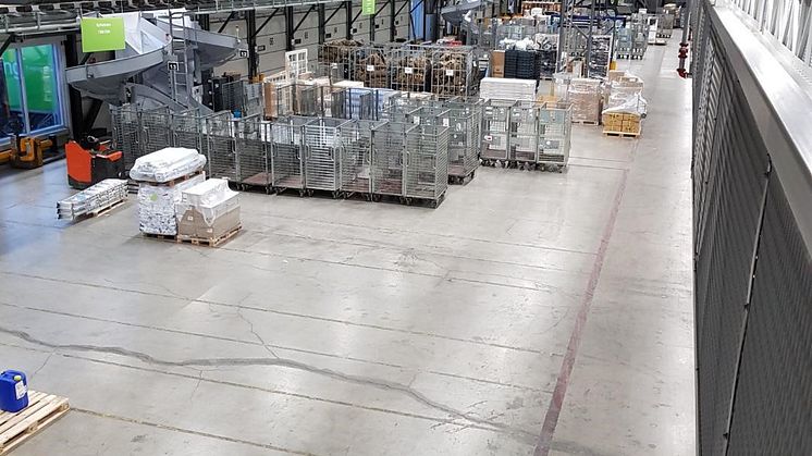 Den store hallen på Postens og Brings logistikksenter Trondheim er helt tom for julepost 24. desember.