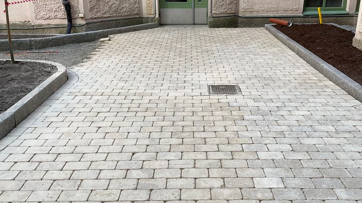 Innergård marksten.JPG