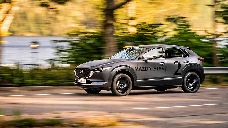 Elektrisk prototype kamuflert som Mazda CX-30