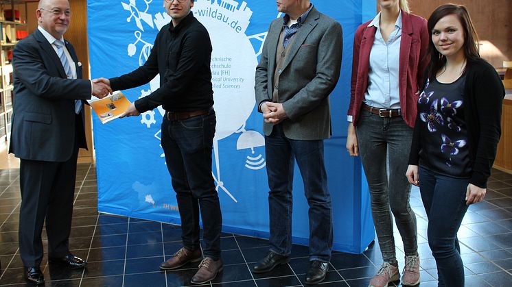 ​Studentische Forschungsgruppe sO2lutions übergab 1. Umweltbericht der Technischen Hochschule Wildau