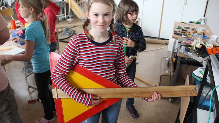 På Kolla kultur får deltagarna bland annat lära sig hur man skapar spelbara musikinstrument av skrot.