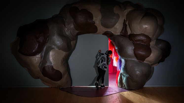 I Världskulturmuseets nya utställning "Existens" utforskas mänsklighetens djupaste frågor. Foto: Beatrice Törnros, Världskulturmuseerna.