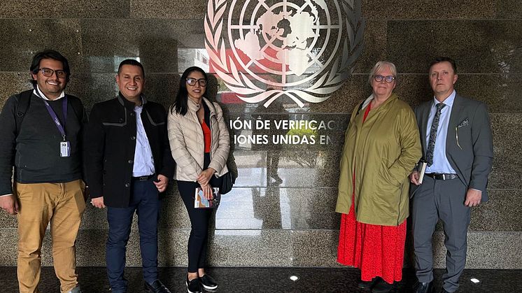 På bild syns Jorge Isaac Lopez Rodriguez, projektkoordinatör, Jesús David Rodríguez, administratör, Damaris Ruiz, regional programchef, Pia Stavås Meier, regionchef Latinamerika och Anders Berg, vd HSB nordvästra Skåne