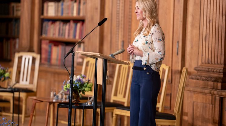 Kim Waller, generalsekreterare på Prinsparets Stiftelse, talar vid World Dyslexia Assembly Stockholm