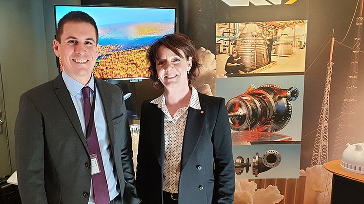 Forskningsminister Matilda Ernkrans besökte Rymdforum i Trollhättan och fick en beskrivning av rymdverksamheten vid GKN Aerospace Sweden av Sébastien Aknouche, General Manager för verksamheten.