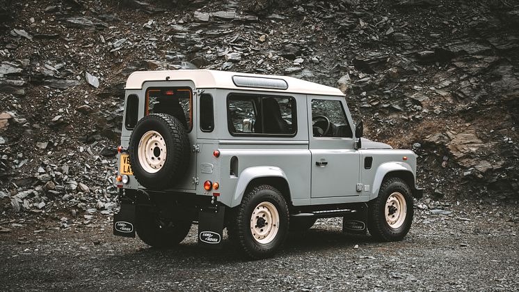 LAND ROVER CLASSIC DEFENDER WORKS V8 ISLAY EDITION 19