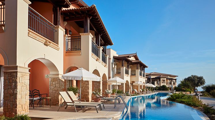 pool-swim-up-rooms-tui-sensatori-atlantica-aphrodite-hills-cyprus