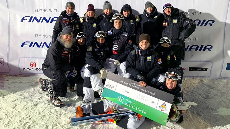 Walter liggandes framför lagkamrater efter sin andra tredjeplats i karriären. Foto: Anders Olofsson