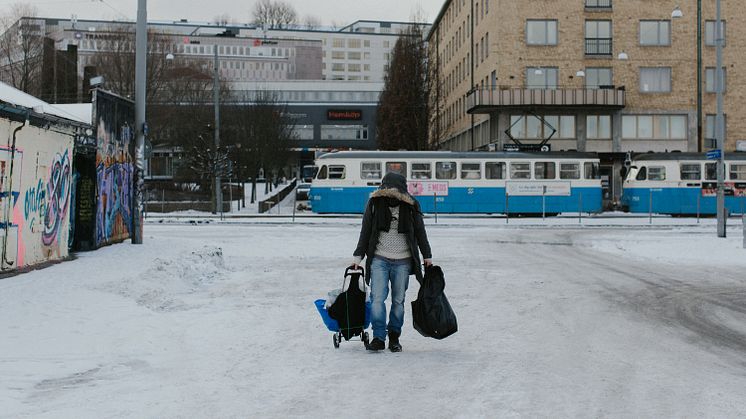  ”Det är farligt att vara ute så många timmar, kroppen klarar inte hur mycket som helst” berättar Ulrika Falk, verksamhetschef för Utsatta EU-medborgare.
