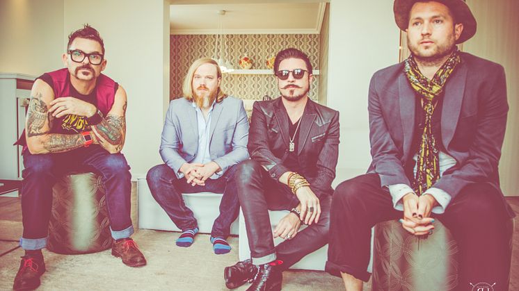 RIVAL SONS