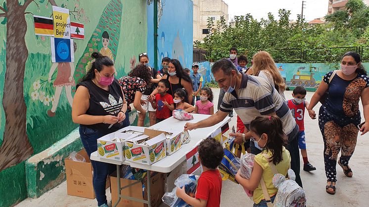 Hilfe, die ankommt: In Beirut werden die Hilfsgüter an die Menschen verteilt.