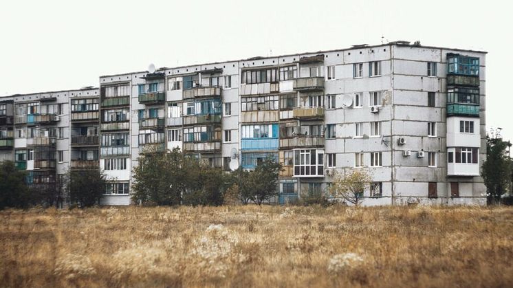 Bostadsbristen påverkar välfärden, arbetsmarknaden och miljön – vad krävs för en hållbar lösning?