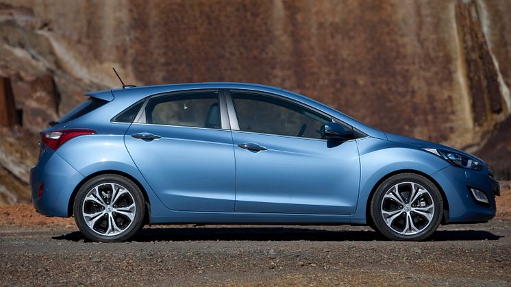 Hyundai i30 side