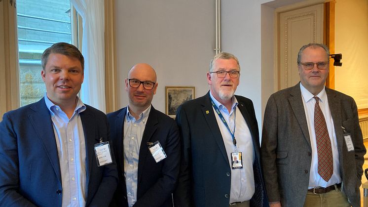 Johan Söör, Frist Camp, Martin Juhos, Svensk Camping, Thomas Morell Riksdagsledamot (SD) och Per Nilsson Husvagns- och Husbilsbranschens Riksförbund medverkade på den första träffen för Campingnätverket i Riksdagen.