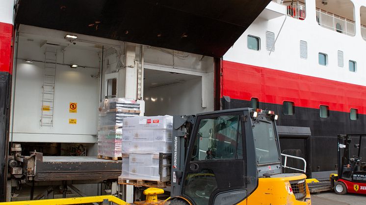 Svalbard_Longyearbyen_TF_cargo_164051_Photo_Jim_Sayer_Hurtigruten.JPG