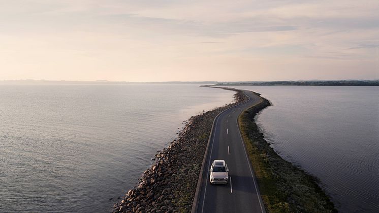 New_Volvo_XC90_Exteriors.jpg