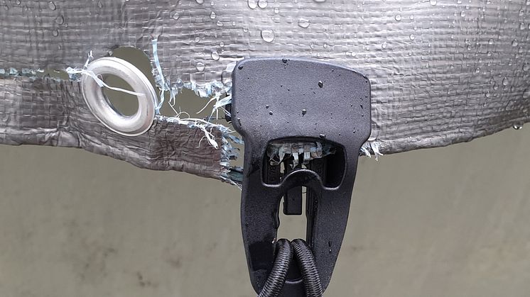 Holdon_MIDI_black_rescue_grey_tarp.jpg