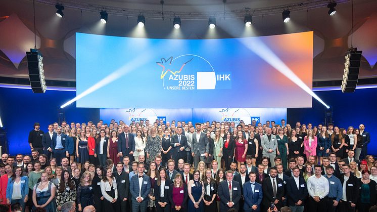 DIHK_Bestenehrung Top-Azubis 2022_Gruppenfoto_HC Plambeck