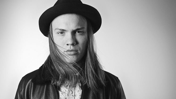 ​Grammisnominerade Jakob Karlberg släpper nya singeln ”Haltar”