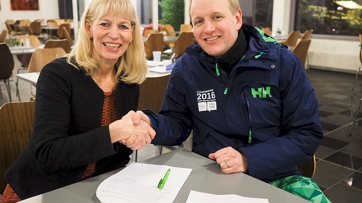 Kommunikasjonsdirektør i Posten, Elisabeth Gjølme og Tomas Holmstad, administrerende direktør i Lillehammer 2016 Foto: Magne Vikøren / Lillehammer 2016