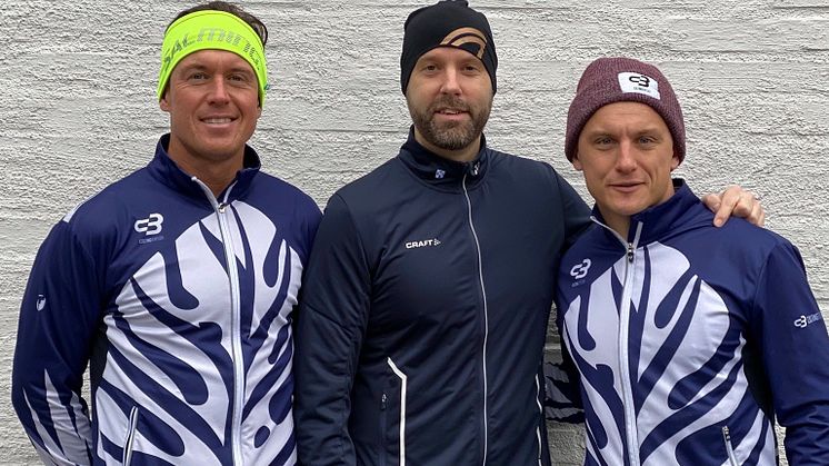 På bilden från vänster: Jonas Colting, triathlonmedaljör. Peter Kvist, VD på Arcona och Jojje Borssén, coach.  Foto: ColtingBorssén