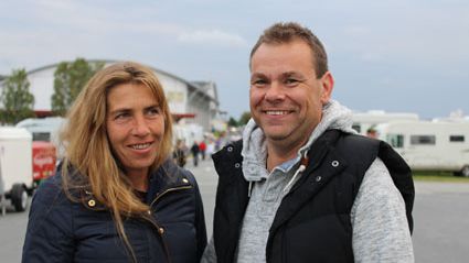 Petri Tarakkamäki och Tina Mörk uppskattar gemensamheten på Elmia Husvagn Husbil.