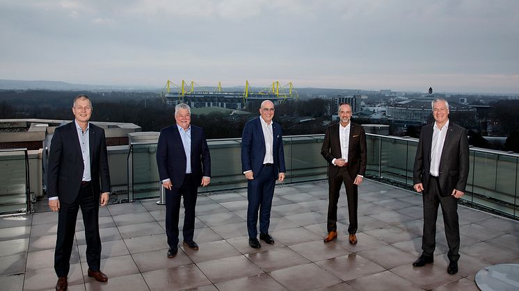 Kundenzentriertere Aufstellung im Maklervertrieb bei SIGNAL IDUNA (v.l.): Stefan Kömme, Donald Piesker, Ulrich Scheele, Albert Escoda, Udo Redmann. Foto SIGNAL IDUNA