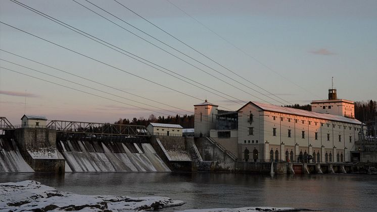 Rånåsfoss kraftverk var Akershus Energis første kraftverk, og har produsert strøm i 100 år. Dog med 6 nye maskiner fra 2016.
