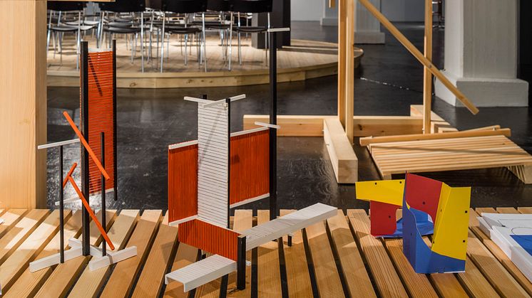 Skalenlig modell av Frederick Kieslers L- och T-system, skapat av studenter på Inredningsarkitektur & Möbeldesign, Konstfack samt pop-up-galleri av studenter på Mejan Arc, Kungl. konsthögskolan. Foto: Jean-Baptiste Beranger