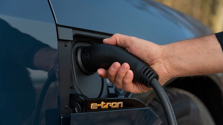 Audi e-tron - AC-opladning i højre side