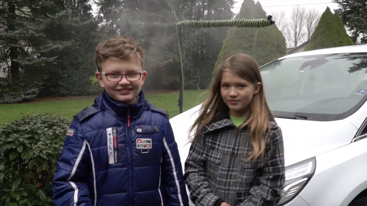 Oppfinnere: Søskenparet Daniel (11) og Lara Krohn (9) fant opp et vannsparingssystem for biler